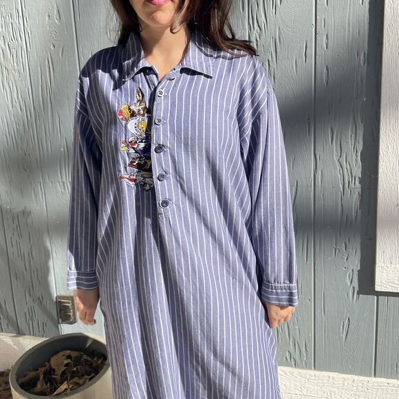 VTG Looney Tunes Sleep Shirt Size S/M 100% Cotton Warner Brothers Embroidered 90 - Picture 1 of 5